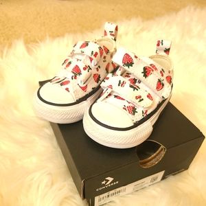 Gently used toddler converse shoes